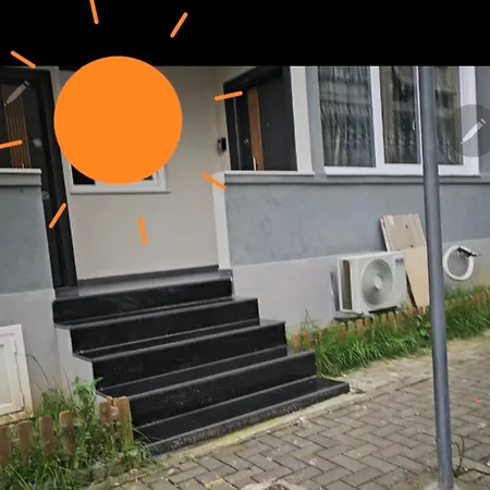 Sweet Centrally Located Apartamento Tirana